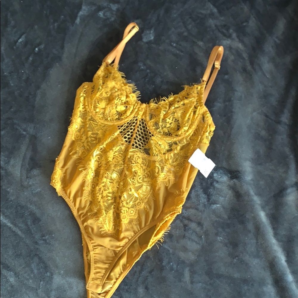 Lace Bodysuit yellow